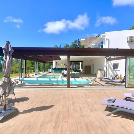 Вилла Chalice - Luxury With Pool And Sea-view *