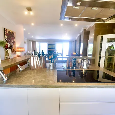 Вилла Chalice - Luxury With Pool And Sea-view