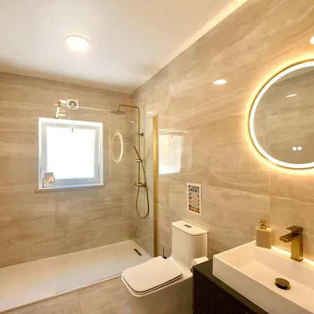 Вилла Chalice - Luxury With Pool And Sea-view